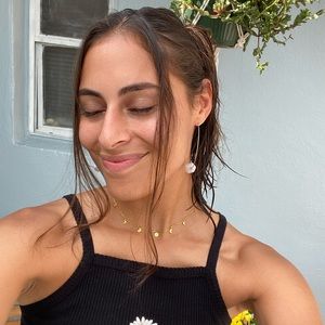 Meet your Posher, Leila